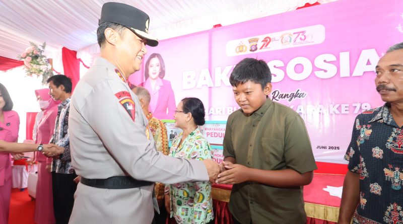 Saat Kunker di Polres Bartim, Kapolda Bersama Ketua Bhayangkari Daerah Kalteng Beri Tali Asih ke Personel yang Sakit, Warakawuri dan Masyarakat 
